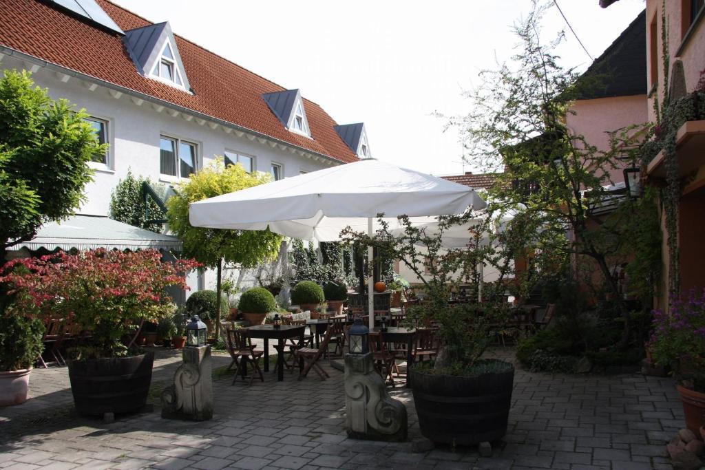 Hotel Gasthof Grüner Wald Hofheim am Taunus Exterior foto